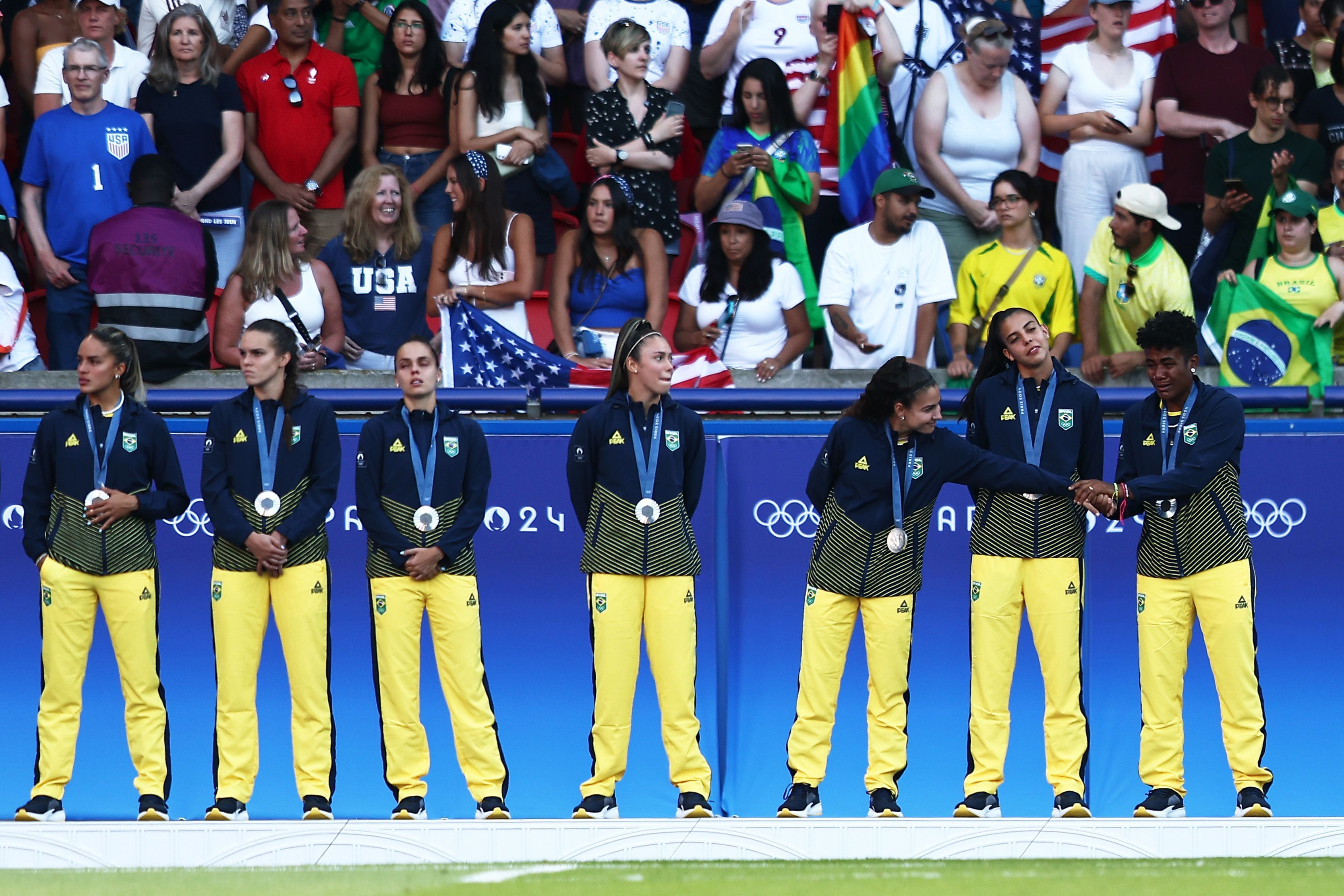 Atacante diz que prata valeu ouro para a Seleção Feminina de futebol em Paris