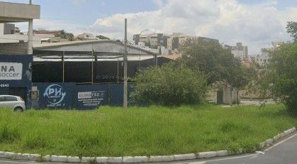 Homem é executado com tiros na cabeça em quadra de futebol em Betim