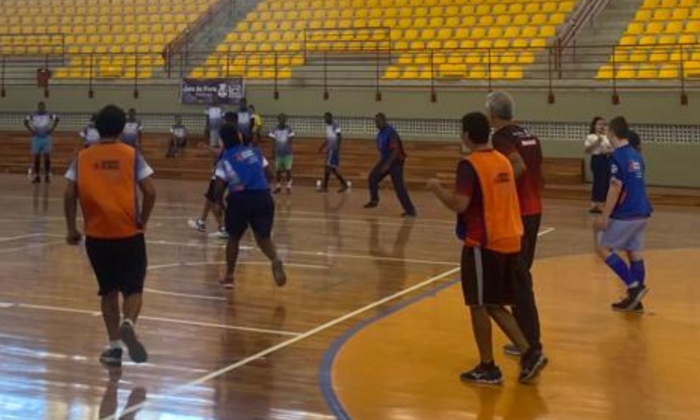 Secretaria de Esportes e Lazer distribui fichas para Copa Prefeitura de Futsal 2025 em Juiz de Fora