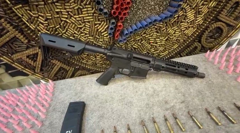 Polícia apreende fuzil do Comando Vermelho em aglomerado da região Oeste de BH