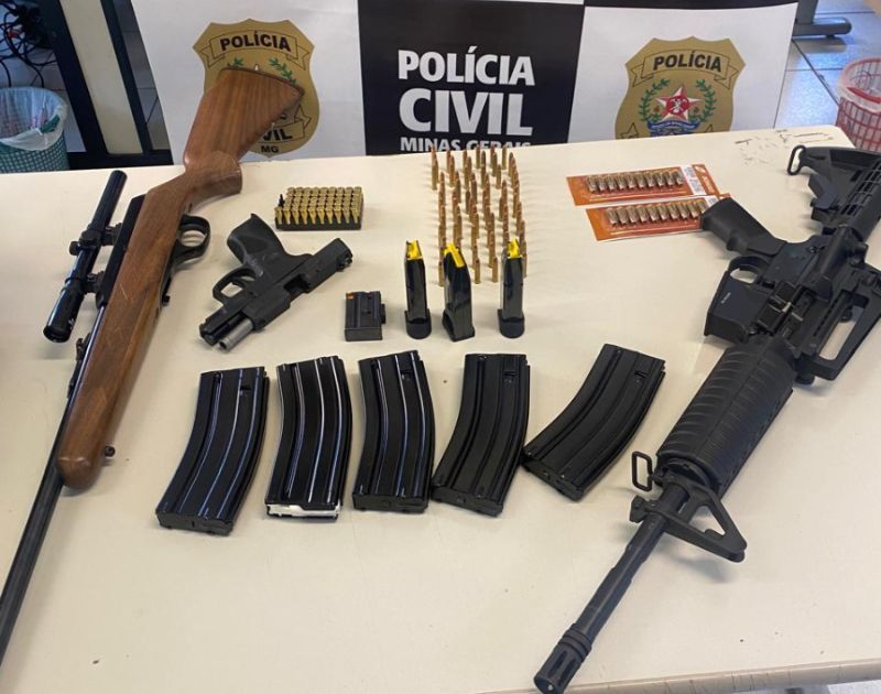 Fuzil, pistola e rifle são apreendidos em casa de bairro tradicional de BH