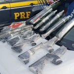 PRF apreende sete fuzis escondidos dentro de painel de carro em Teresópolis (RJ)