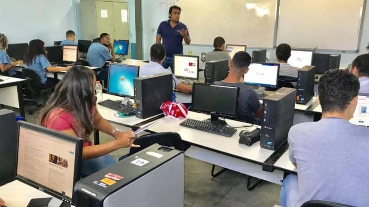 Prefeitura de BH oferece curso de programação para moradores de vilas e favelas