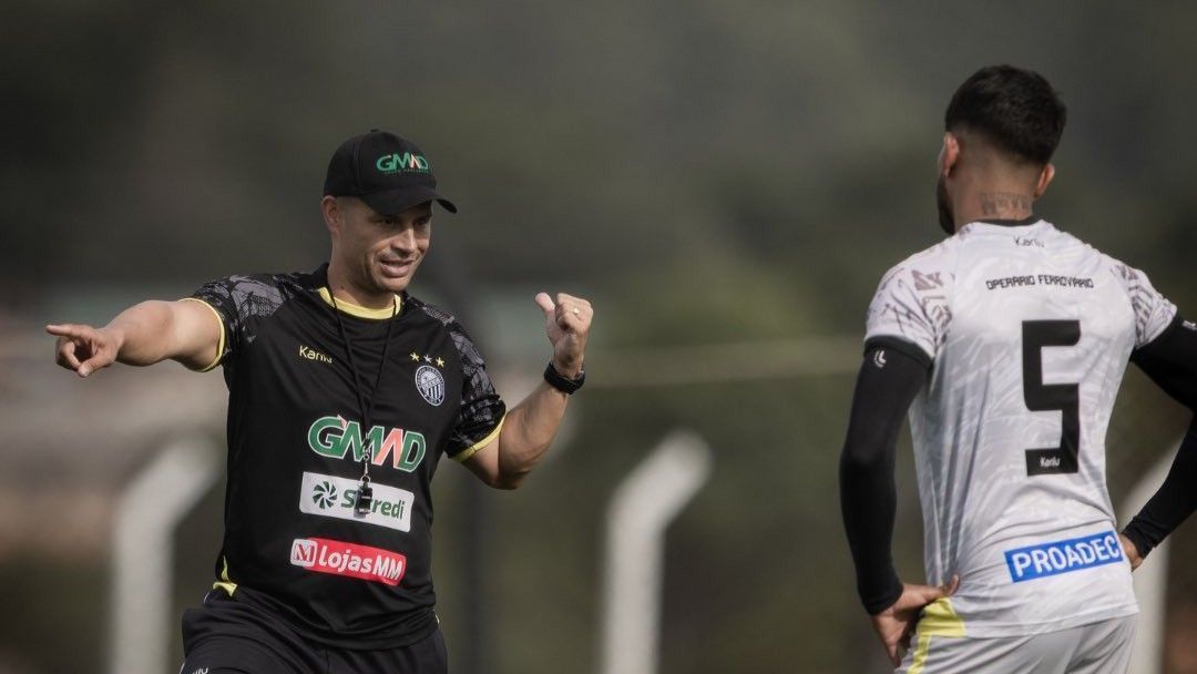 Ídolo do Cruzeiro, Alex é demitido do Operário-PR após nova derrota no Paranaense
