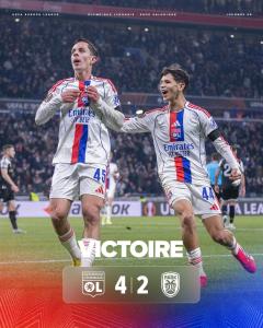 Lyon vence PAOK e confirma liderança na Liga Europa
