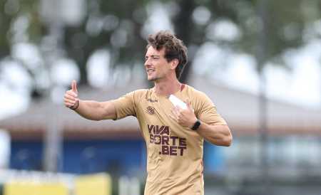 João Correia, técnico da equipe de aspirantes do Athletico-PR