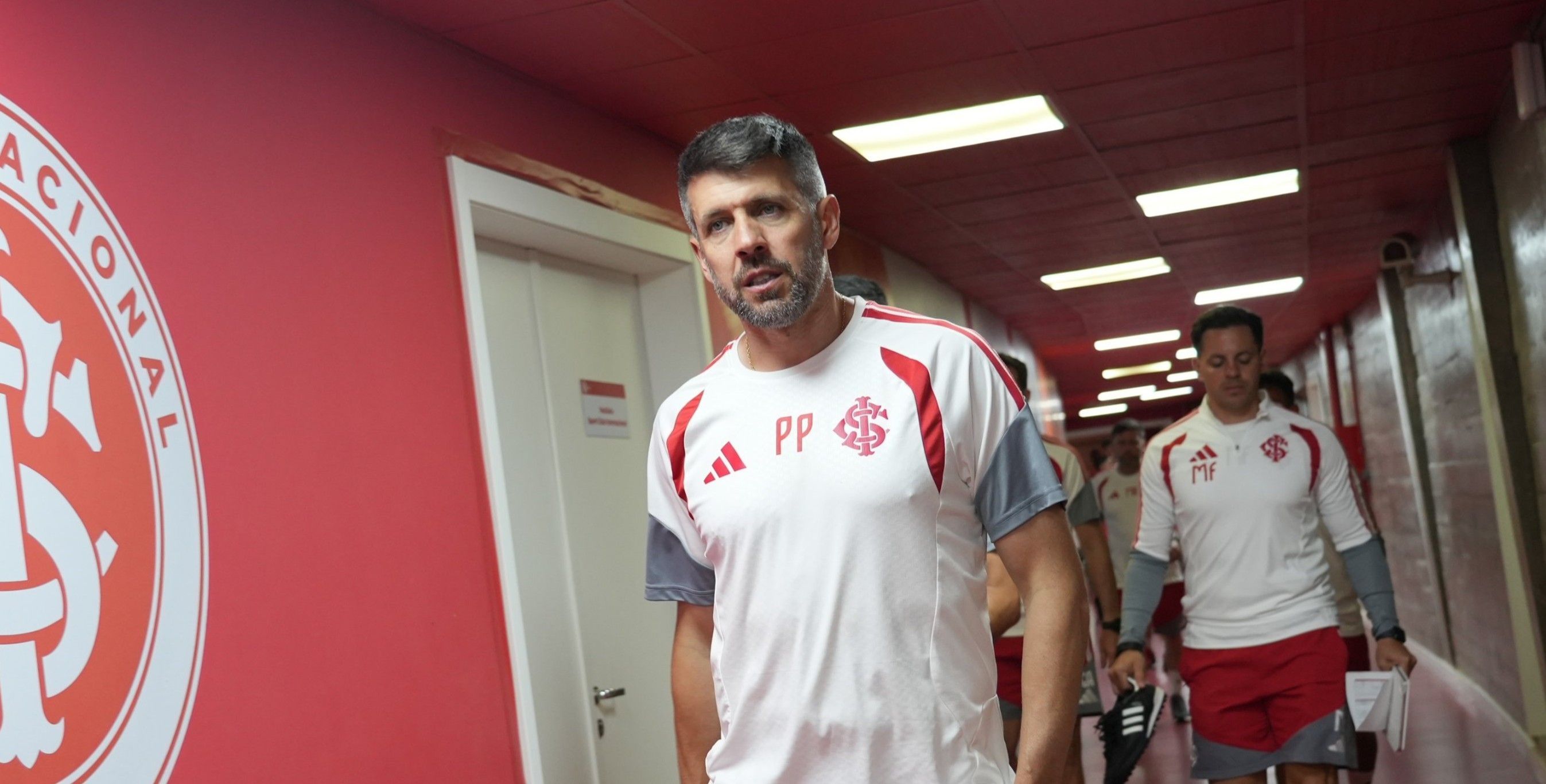 O que disse Pezzolano sobre reforços no Inter após derrota na estreia do Brasileirão