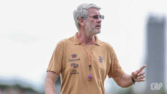 Odair Hellmann levou o Athletico-PR de volta à Série A