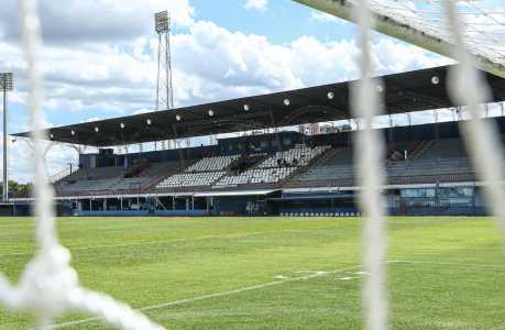 Estádio Os Pioneiros, em Pato Branco, é o palco de Azuriz x Athletico