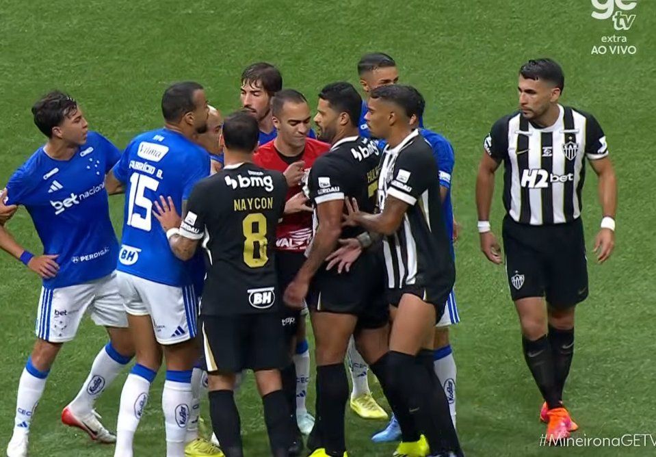 Atlético x Cruzeiro: dublador aponta o que foi dito em briga entre Hulk e Kaio Jorge