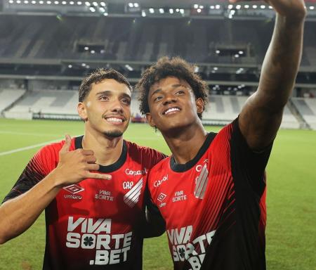 Felipe Chiqueti e Bruninho são os destaques do time de aspirantes do Athletico-PR