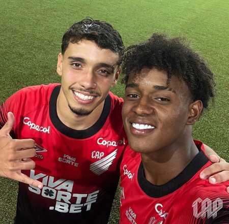 Chiqueti e Bruninho fizeram os gols da vitória do Athletico-PR sobre o Andraus