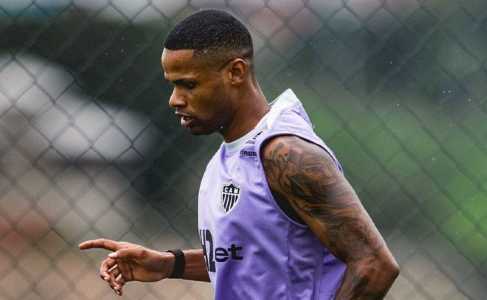 Júnior Santos durante treino do Atlético