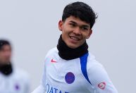 PSG anuncia contratação de jogador que pagou multa rescisória para deixar o Barcelona