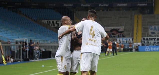 São José surpreendeu o Grêmio em plena Arena