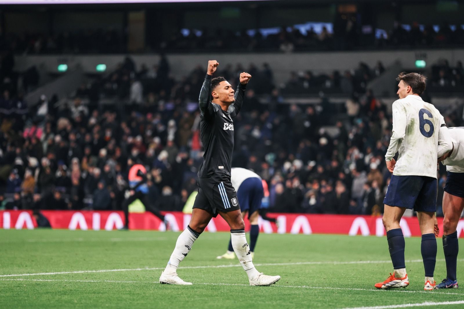 Aston Villa vence o Tottenham fora de casa e avança na Copa da Inglaterra