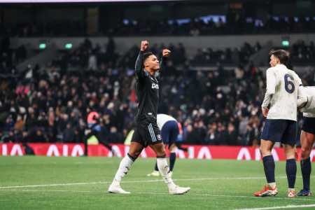Aston Villa venceu o Tottenham fora de casa
