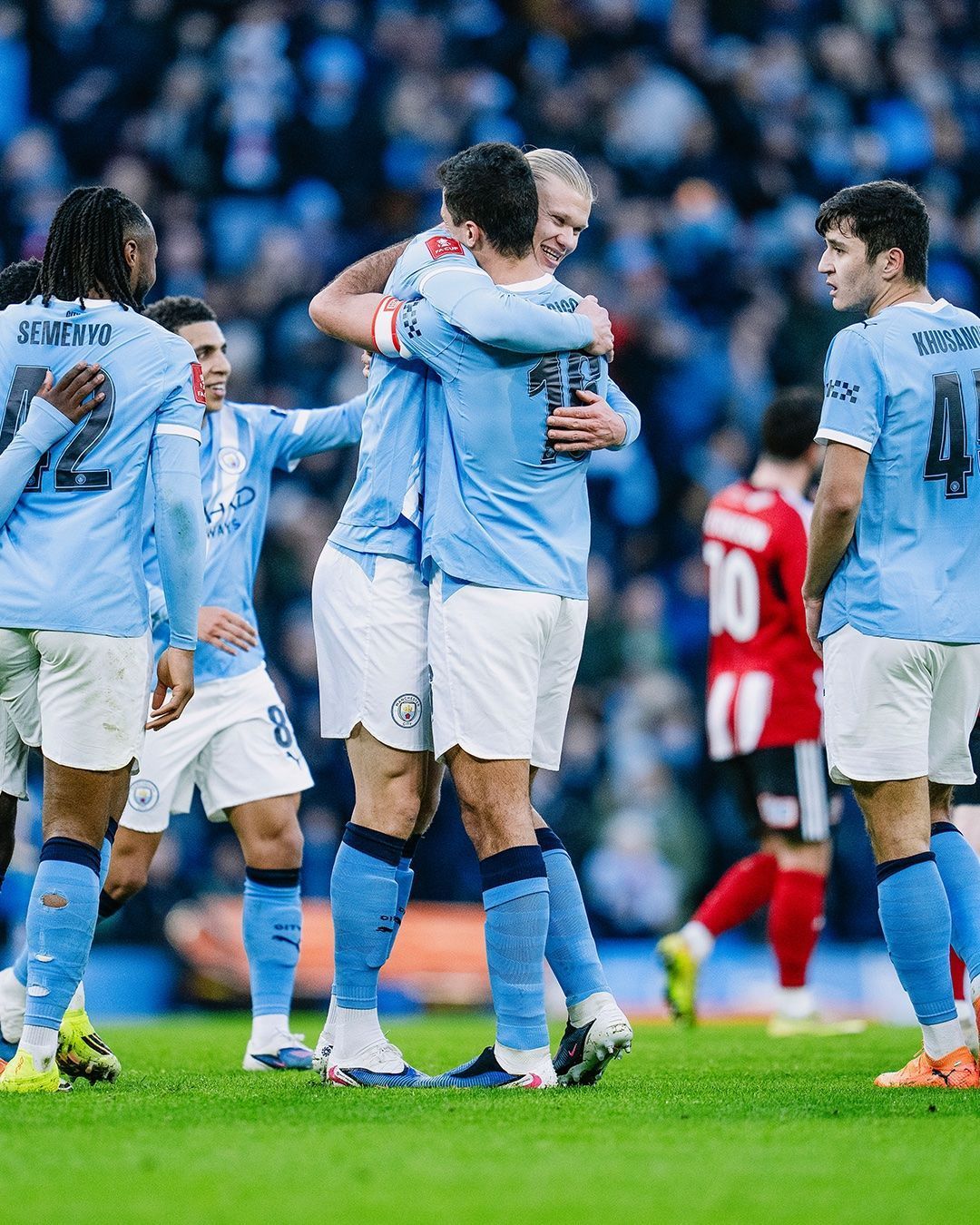 Estreante brilha, Manchester City faz 10 e elimina Exeter City na FA Cup