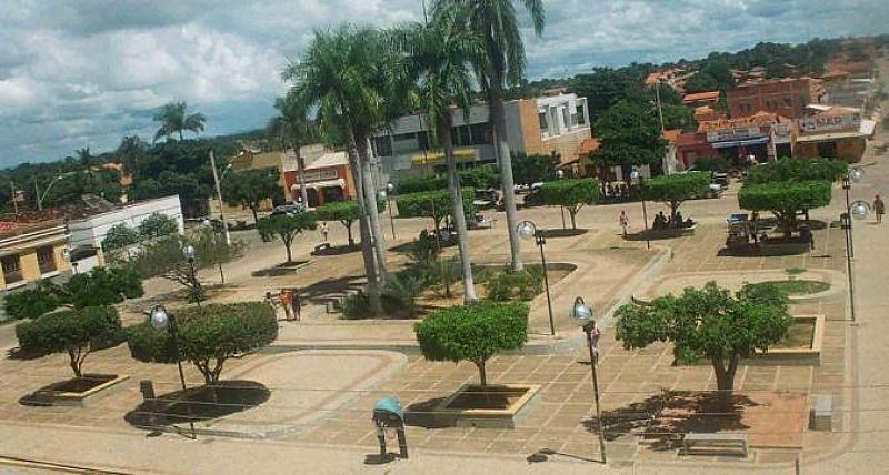 Bandidos derrubam funcionária de moto e roubam R$ 50 mil no norte de Minas