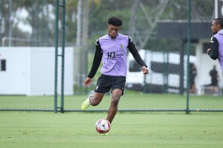 Reforço do Atlético, Mateo Cassierra treinou pela primeira vez nesta sexta-feira (23)