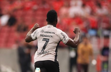 Mendoza voltou a marcar gol pelo Athletico-PR