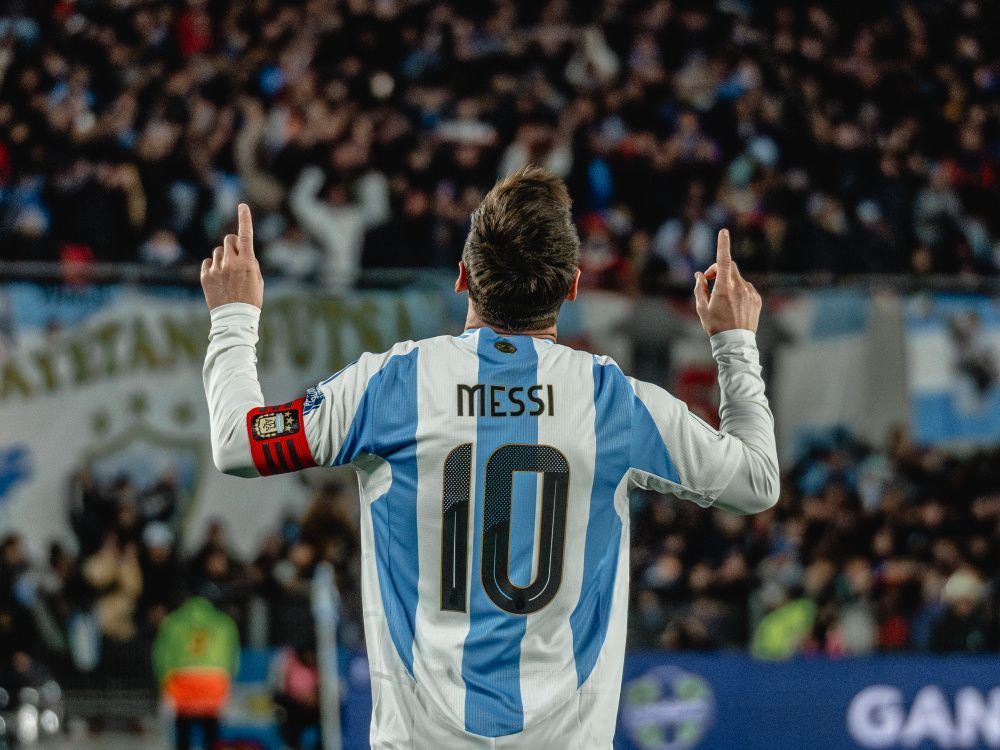 Messi, Maradona e mais: ídolos da Argentina inspiram milhares de nomes no Brasil