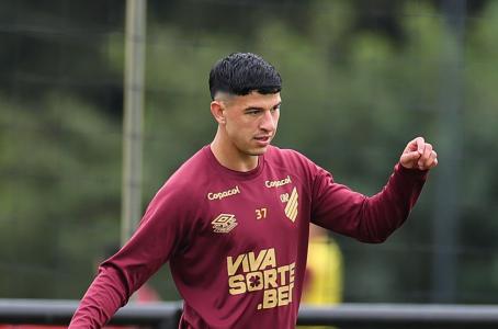 Lucas Esquivel retorna ao time titular do Athletico-PR