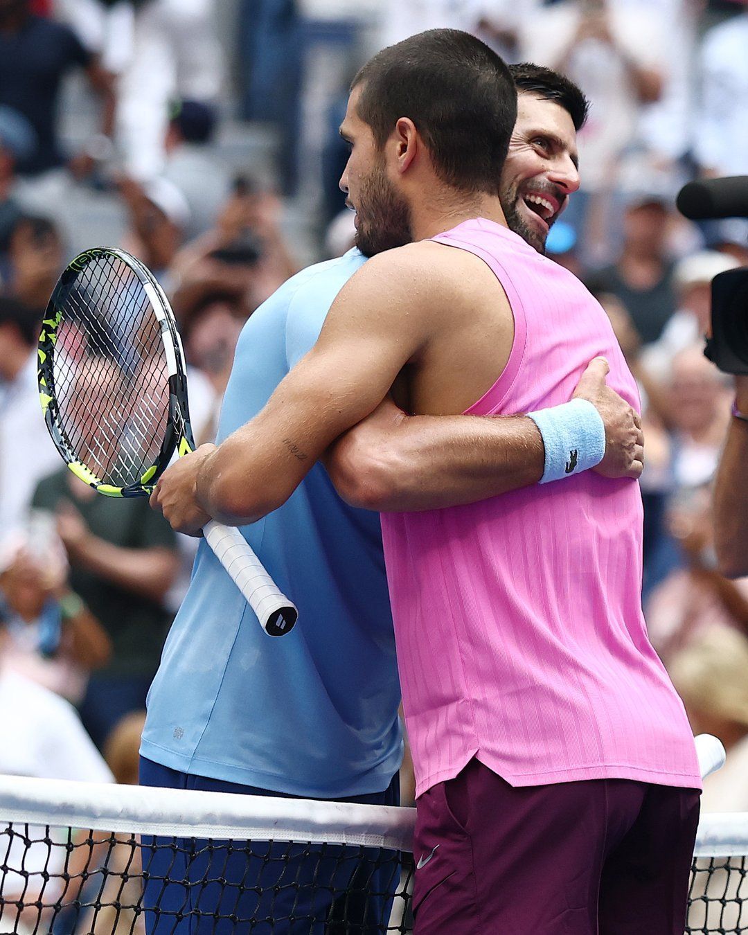 Carlos Alcaraz domina, vence Novak Djokovic e vai à final do US Open