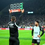 Memphis Depay vira preocupação no Corinthians após substituição contra Athletico-PR