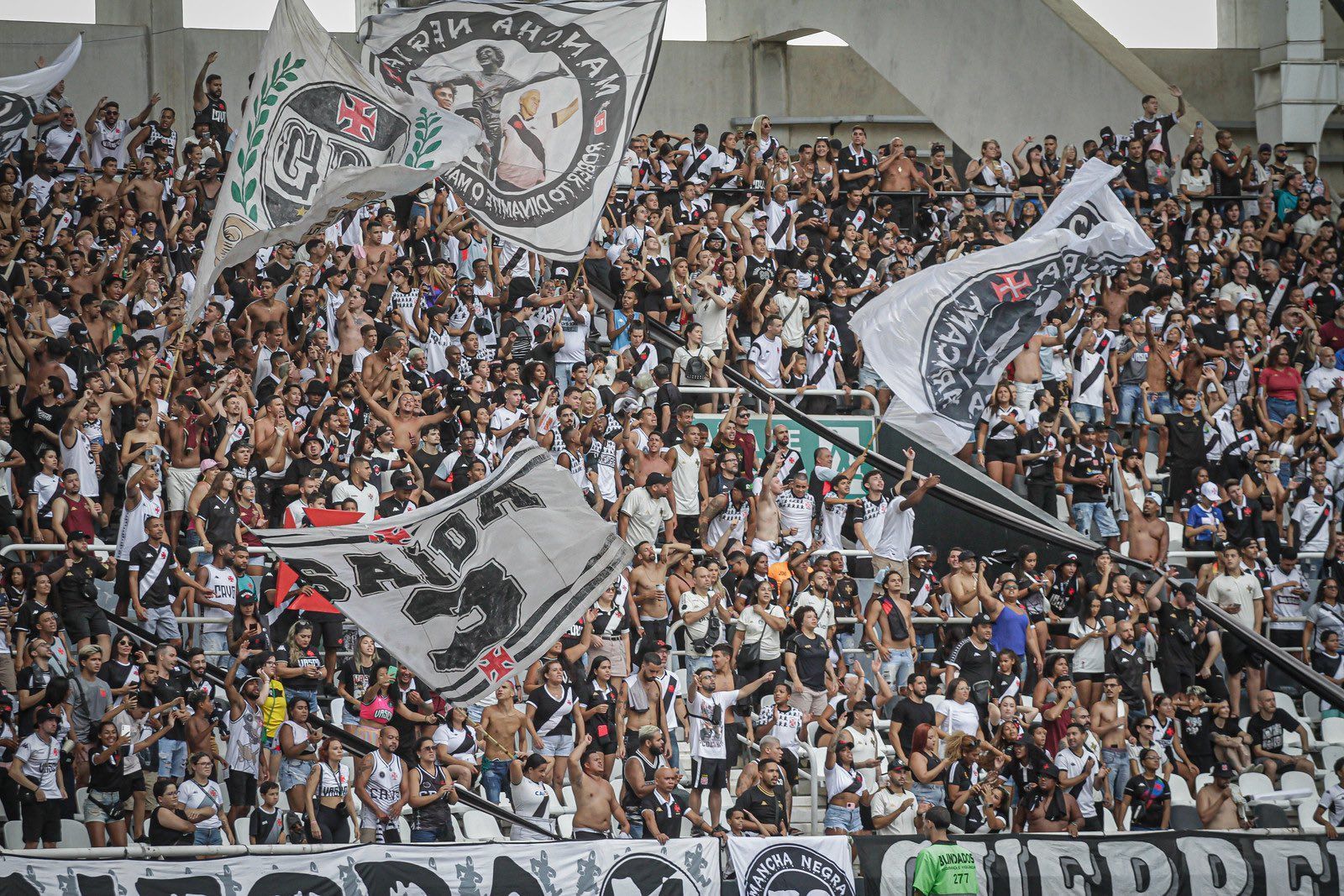 Torcida do Vasco esgota ingressos para clássico decisivo na Copa do Brasil