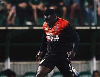 Kevin Viveros é titular absoluto do Athletico-PR na Série B