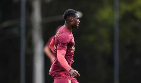 Terán volta de suspensão e deve estar na linha de três zagueiros do Athletico-PR contra o Vila Nova