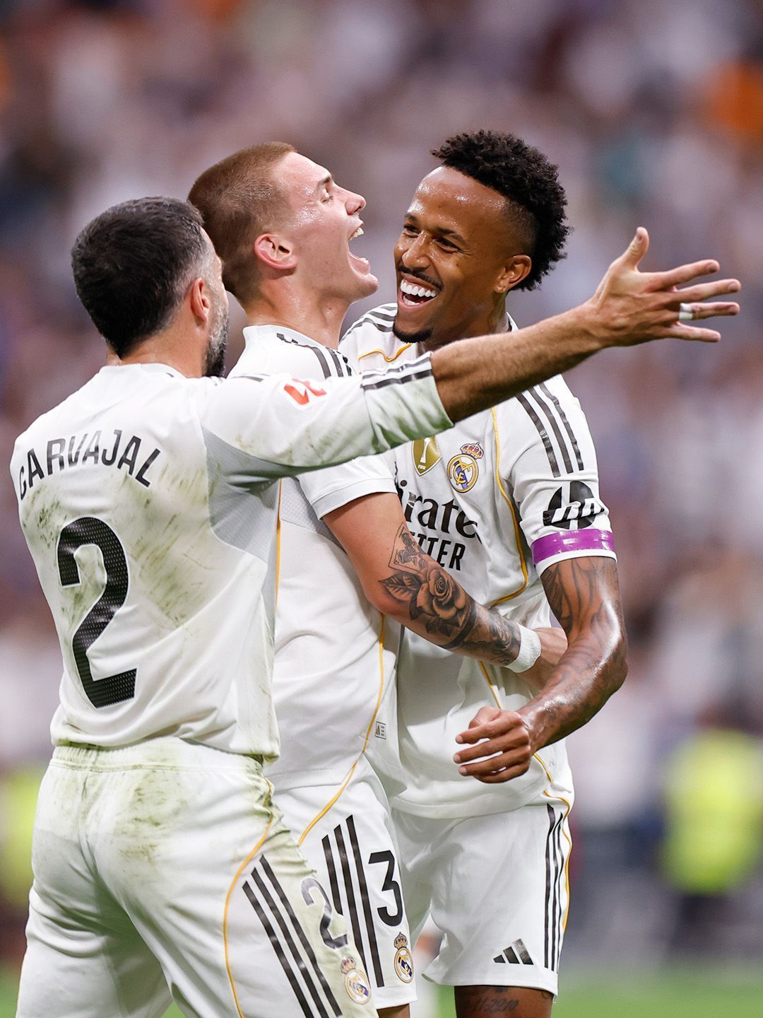 Com golaço de Militão, Real Madrid vence Espanyol e segue líder de La Liga
