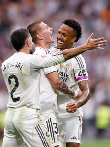 Éder Militão celebra gol marcado pelo Real Madrid