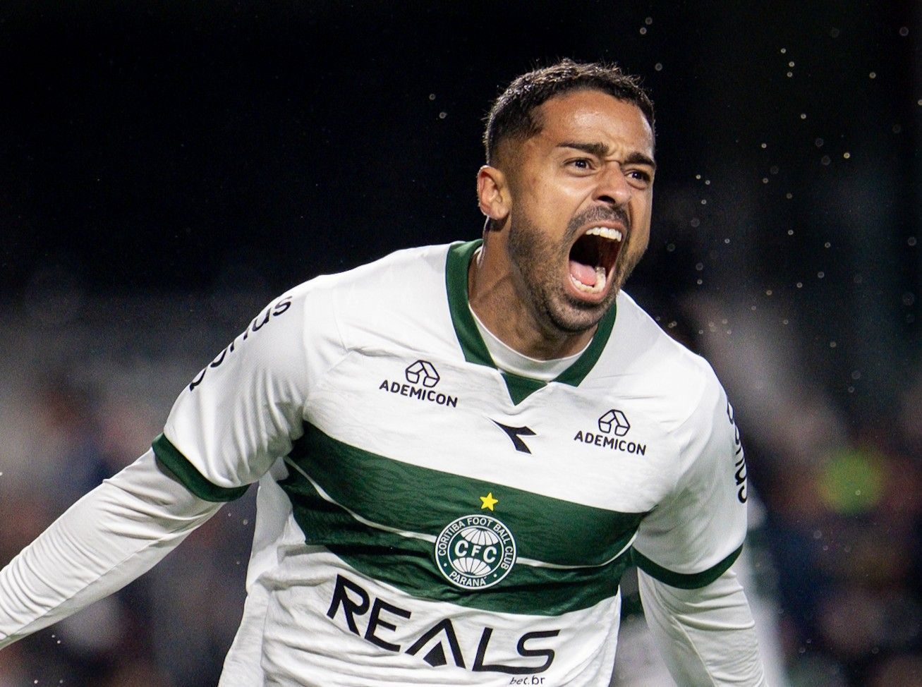 Dellatorre desabafa após encerrar jejum de gols no Coritiba: 'Estava me cobrando'
