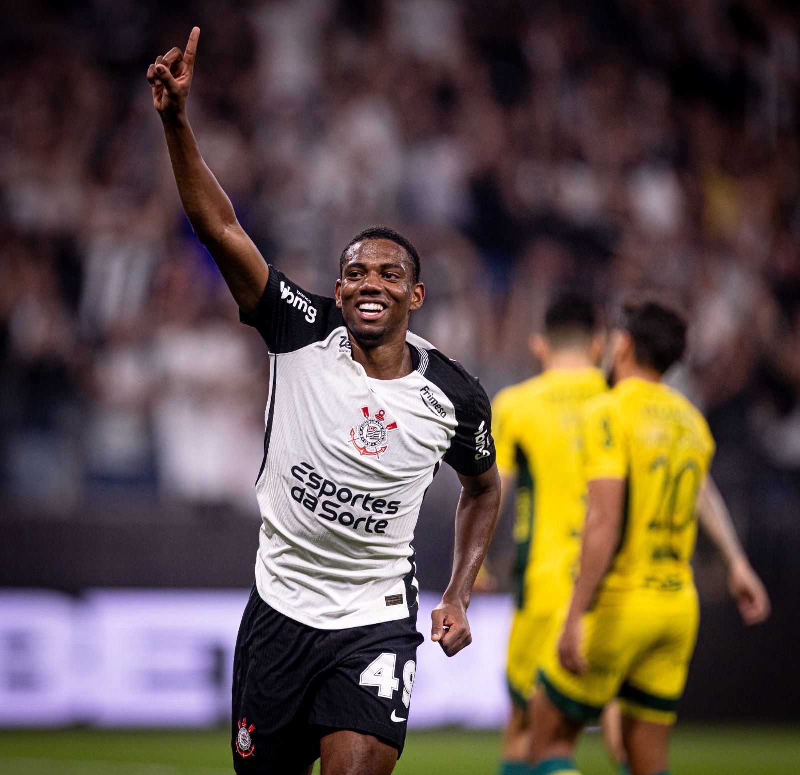 André Luiz desencanta no profissional e se consolida como opção no Corinthians