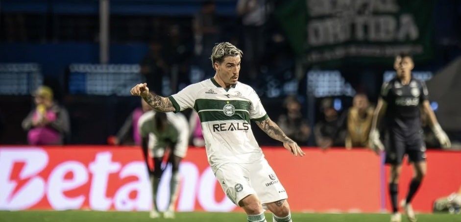 Briga no elenco? Destaque do Coritiba é direto sobre boatos