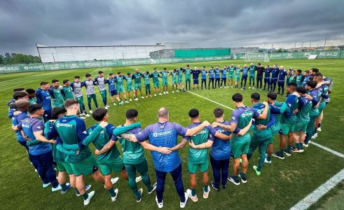 Coritiba concentra para tentar vencer o Botafogo-SP e seguir no topo da tabela da Série B