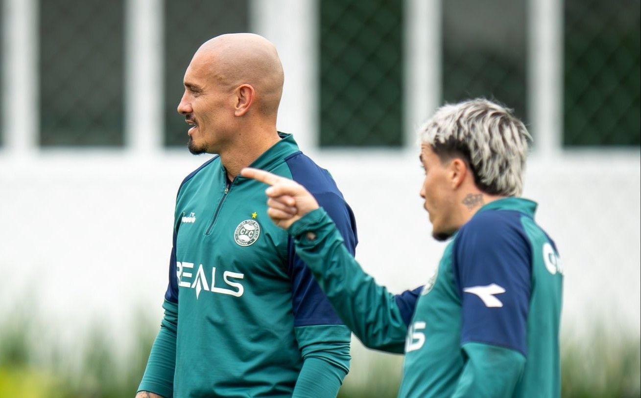 Coritiba tem 'meio time' de pendurados no jogo com o Atlético-GO pela Série B