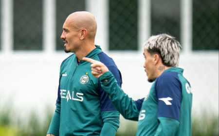Maicon e Josué estão pendurados no Coritiba contra o Atlético-GO