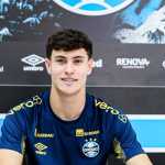Grêmio anuncia renovação de contrato com promessa da base; veja detalhes