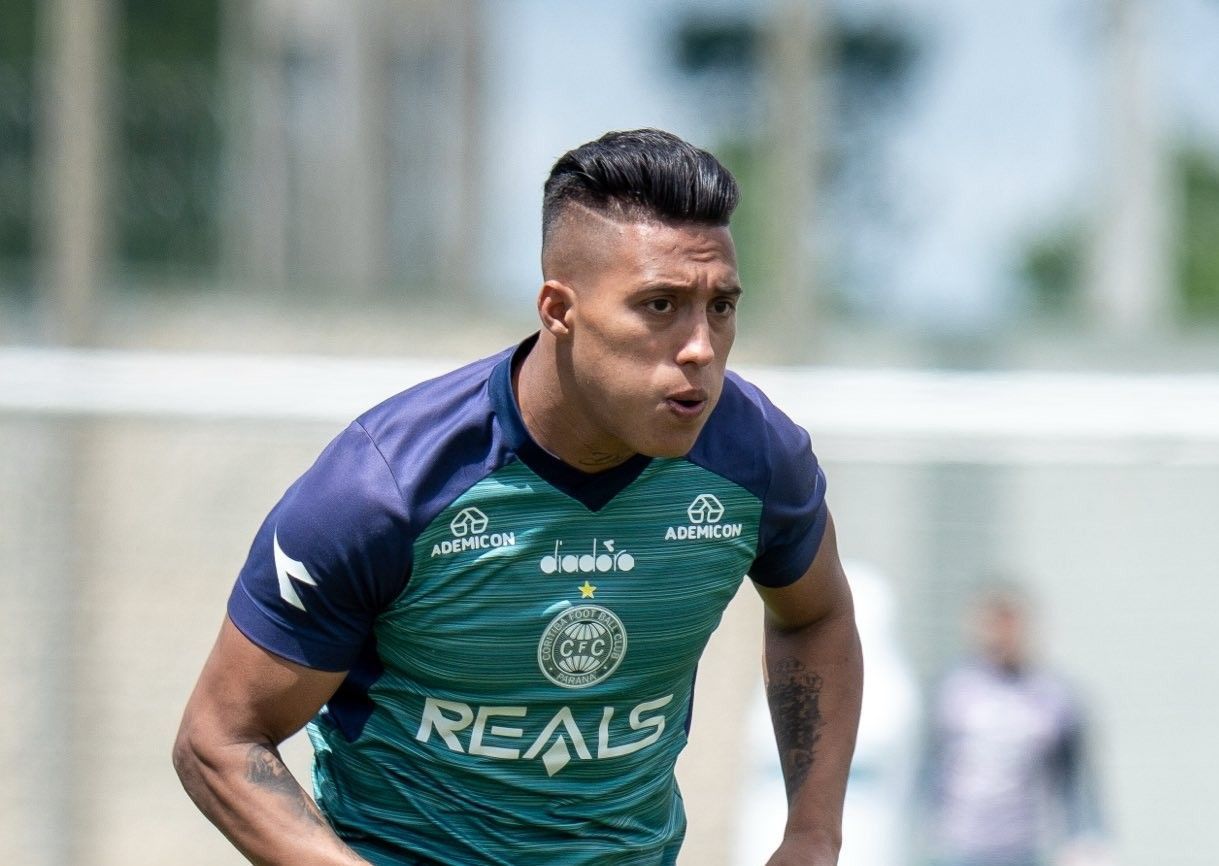 Meio-campista do Coritiba está no radar de seleção, revela Mozart Santos