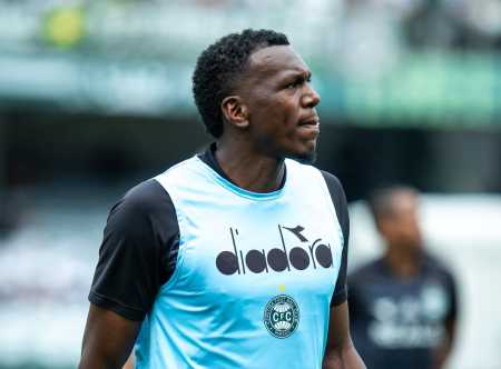 Jacy no aquecimento pré-jogo de Coritiba x Athletic pela Série B