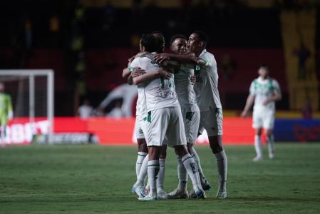 Jogadores do Juventude comemoram gol contra o Sport