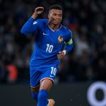 Mbappé alcança feito histórico, França goleia Ucrânia e garante vaga na Copa do Mundo
