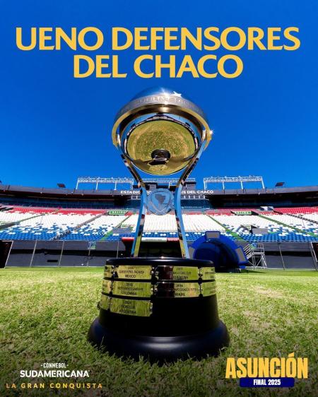 Taça da Copa Sul-Americana no Defensores del Chaco