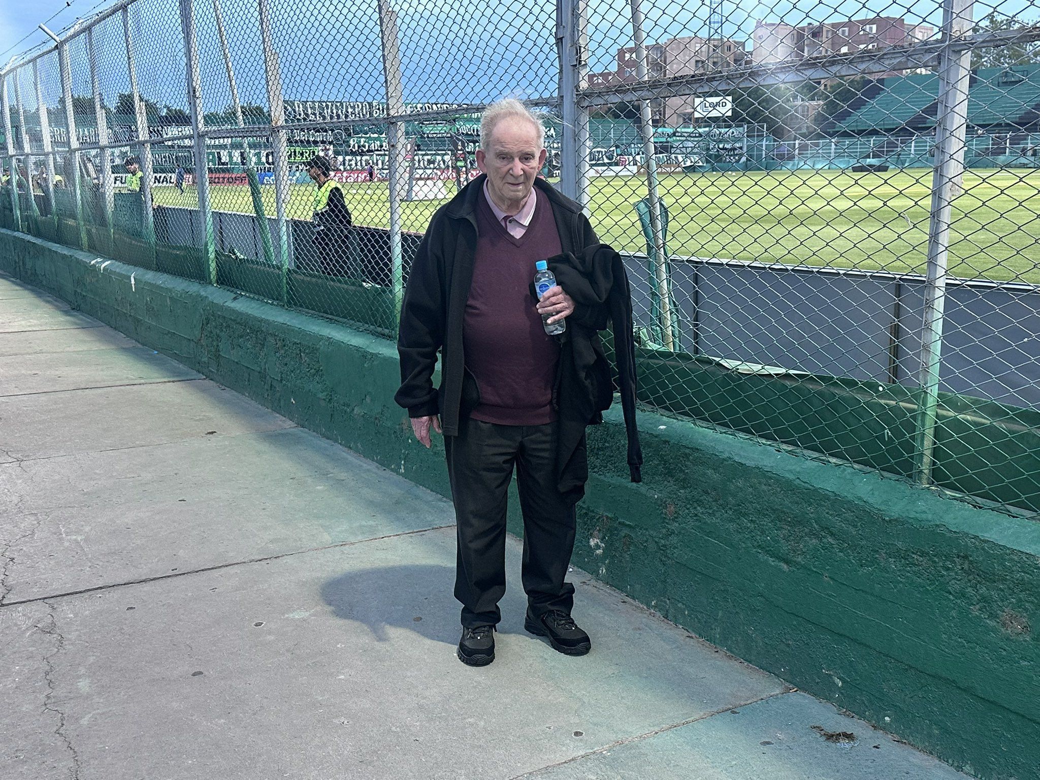 Presente em confusão no Maracanã, torcedor de 85 anos estará em Lanús x Atlético