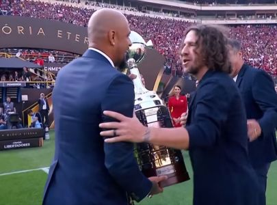 Felipe Melo e Puyol durante final da Libertadores, disputada entre Palmeiras e Flamengo