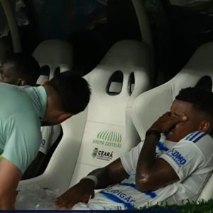 Keny Arroyo sentiu dores e foi substituído em empate entre Ceará e Cruzeiro