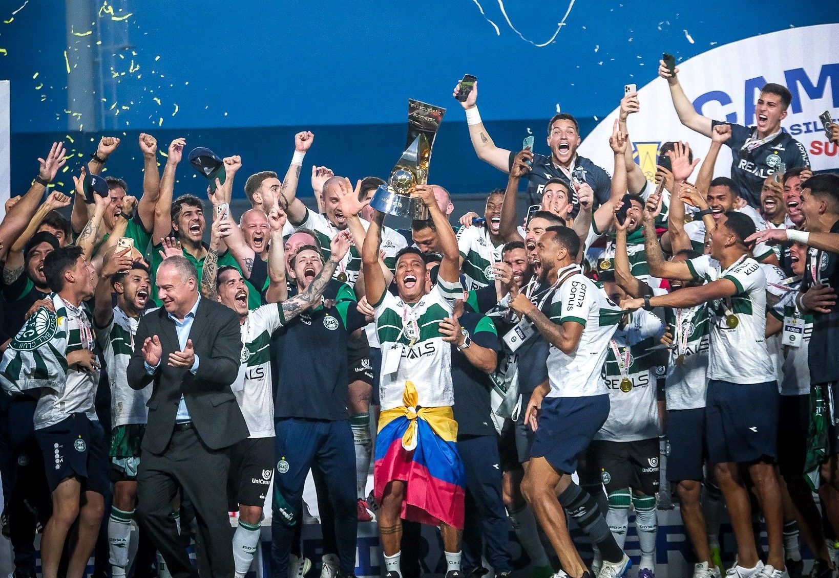 Destaques do Coritiba se emocionam e celebram conquista do título da Série B